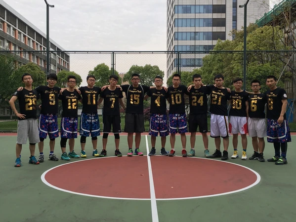 青少年篮球爱好者如何提高接球技巧?_1